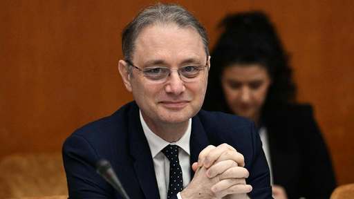 Luca Niculescu continuă discuţiile cu partidele, pentru a fi votat în Parlament / Întâlniri cu USR, minorităţile, PACE-Întâi România şi Uniţi pentru România / Premierul desemnat trebuie să depună joi programul de guvernare şi Cabinetul în Parlament