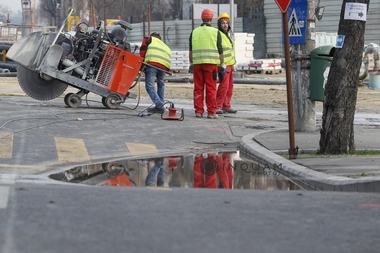 Metrorex anunţă că redeschide traficul rutier în zona Eroilor de la ora 16.00