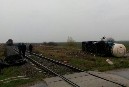 Traficul feroviar rămâne întrerupt în zona Tunari, CFR Călători a anulat trenul Bucureşti Nord - Slobozia şi a deviat o altă cursă