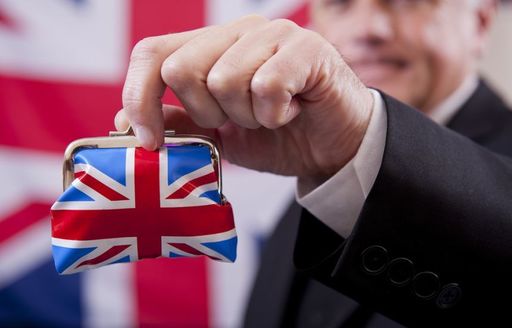 Marea Britanie se îndreaptă spre cele mai slabe performanţe economice trimestriale din ultimii trei ani