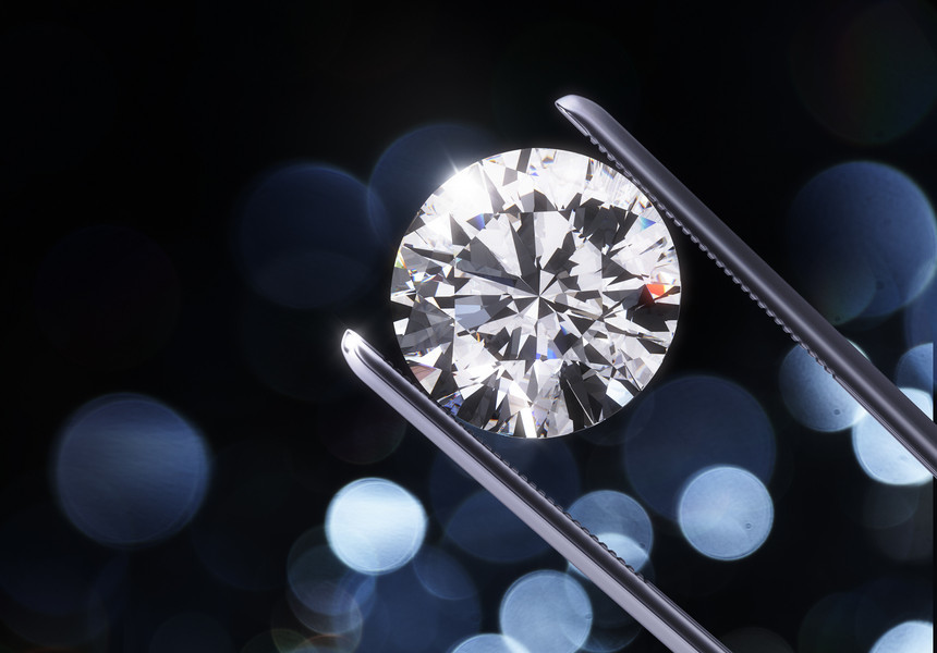 ANALIZĂ: Gadget-urile high-tech şi genţile de lux au devenit mai atractive decât diamantele