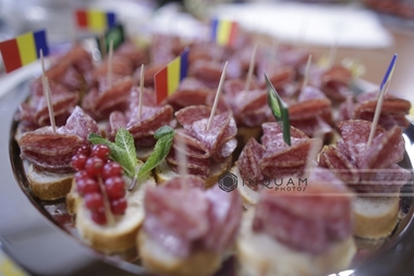 ANALIZĂ: Peste 50% din mâncarea cu care îşi umplu românii frigiderele e cumpărată de peste graniţă, importăm de la porumb la carne şi biscuiţi 