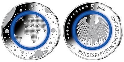 Germania lansează o monedă de 5 euro cu un inel de plastic albastru în mijloc