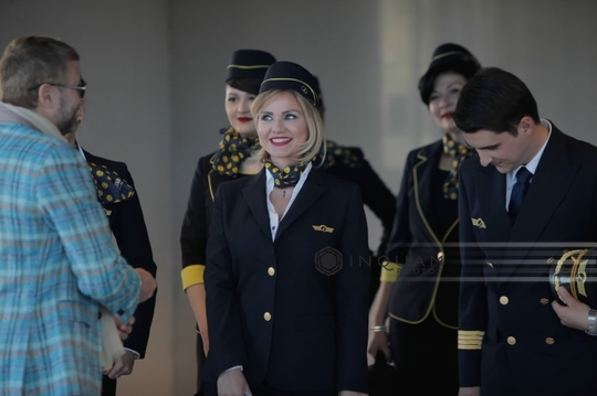 Piloţii şi însoţitorii de bord de la Tarom au uniforme noi, create de Cătălin Botezatu (FOTO: Inquam Photos / George Calin)