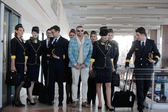 Piloţii şi însoţitorii de bord de la Tarom au uniforme noi, create de Cătălin Botezatu (FOTO: Inquam Photos / George Calin)