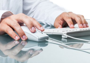Google România: Patru români din zece nu au deloc competenţe digitale