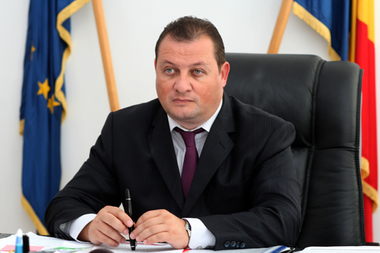 INTERVIU: Şeful Registrului Auto spune că noile cărţi de identitate ale maşinilor ar putea fi introduse de la 1 iulie, schimbarea se va face treptat şi fără costuri suplimentare - VIDEO