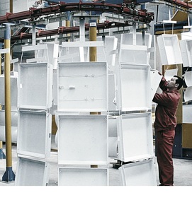 Divizia de electrice a grupului de construcţii Menatwork a crescut producţia cu 24% în 2015