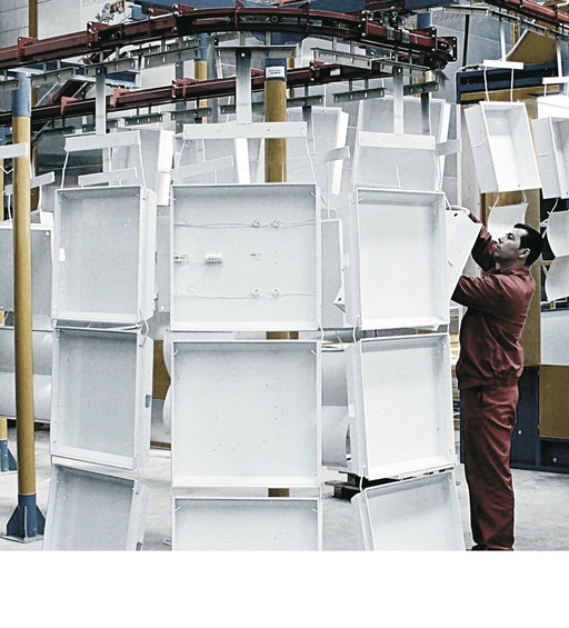 Divizia de electrice a grupului de construcţii Menatwork a crescut producţia cu 24% în 2015