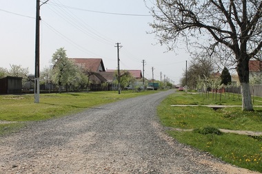 Un grup de oameni de afaceri va face planuri de dezvoltare pentru sate, pentru a stopa emigraţia. Două milioane de ţărani din România nu mai au deloc pământ
