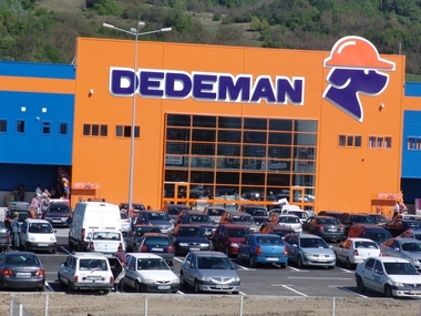 Topul retailerilor din bricolaj: Dedeman vinde mai mult decât toţi competitorii la un loc
