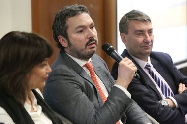 Fost ministru al Energiei: Mi-e teamă că pot apărea firme de bloc de furnizare de energie, care încasează tarifele şi intră apoi în insolvenţă 
