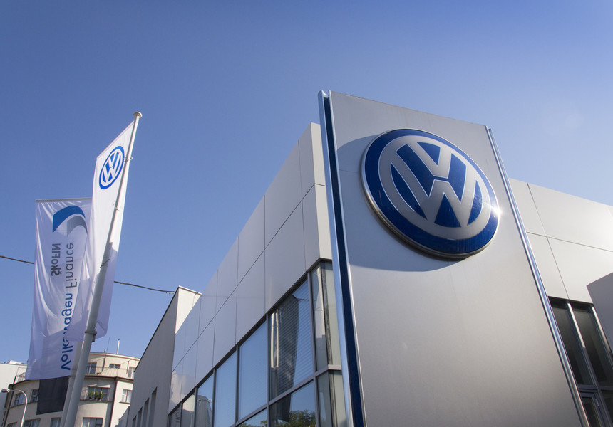 Volkswagen intră într-un parteneriat cu Vodafone; noii proprietari de maşini vor avea Internet gratuit, timp de un an