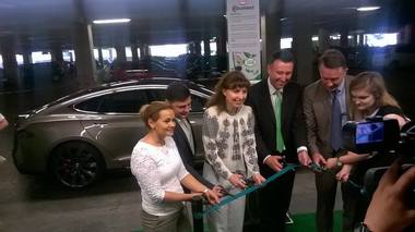Ministrul Mediului vrea ca statul să ofere până la 200.000 euro constructorilor de staţii de încărcare pentru maşini electrice