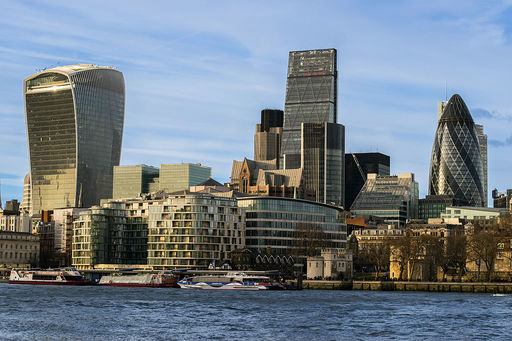 UE ar putea tăia accesul bancherilor britanici la piaţa comună europeană, măsură care pune în pericol statutul de centru financiar global al Londrei