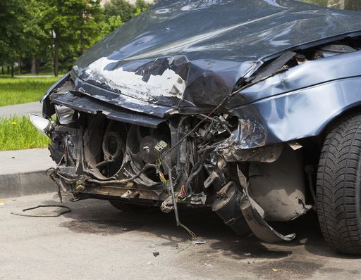 PROIECT HG: În cazul unei daune totale la un autoturism din programul Prima Maşină, băncile pot utiliza despăgubirea pentru stingerea creditului, dacă nu execută garanţia de stat