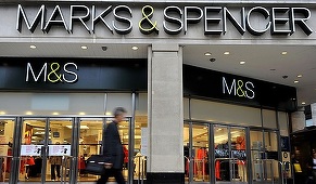 Vânzările trimestriale de îmbrăcăminte ale Marks & Spencer au înregistrat cea mai mare scădere în opt ani