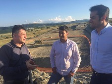 Ministrul Transporturilor a vizitat şantierul de pe "autostrada scufundată" Sibiu-Orăştie şi a cerut finalizarea la timp a lucrărilor, în septembrie 