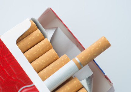 British American Tobacco a scumpit toate mărcile de ţigări cu 50 de bani pe pachet 