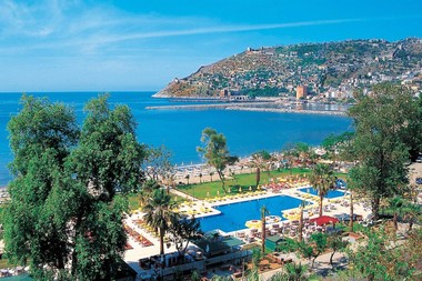 Burcea (ANAT): Foarte puţini turişti români care făcuseră rezervări au renunţat să mai meargă în vacanţă în Turcia; starea de urgenţă întăreşte siguranţa
