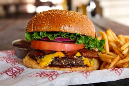 Restaurante ca McDonald’s, Subway, Starbucks, note mici într-un top din SUA, în funcţie de antibioticele din carne