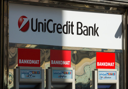 UniCredit vrea să vândă acţiuni de 5 miliarde de euro şi participaţia la Bank Pekao din Polonia