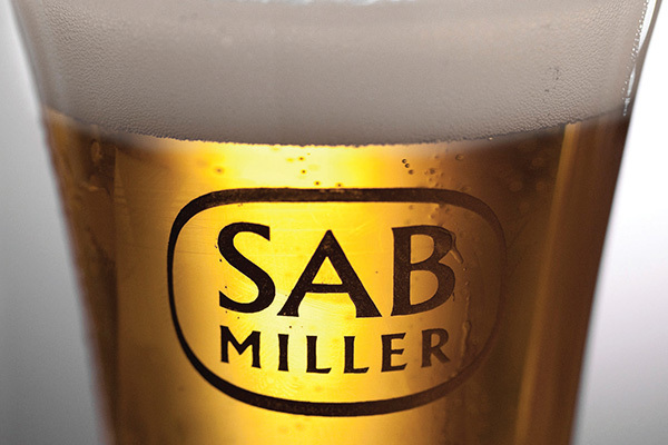 SABMiller a acceptat oferta de preluare din partea belgienilor de la AB Inbev