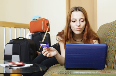 Studiu: Internetul a devenit consilierul în turism al românilor; destinaţiile preferate din România sunt Constanţa, Braşov, Sibiu şi Valea Prahovei