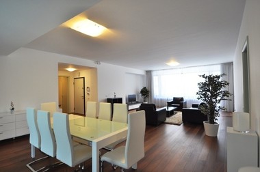 Studiu: Chiriile locuinţelor de lux din nordul Capitalei variază între 550 de euro pentru două camere şi 7.000 de euro pentru penthouse-uri; numărul chiriaşilor români din zonele scumpe este în creştere 