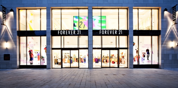 Un nou retailer de modă vine în România şi intră în lupta cu Zara şi H&M; primul magazin Forever 21 din ţară va fi deschis pe 3 septembrie