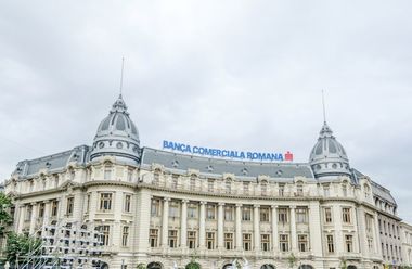 BCR va întrerupe funcţionarea sistemului informatic vineri noaptea şi duminică până după prânz
