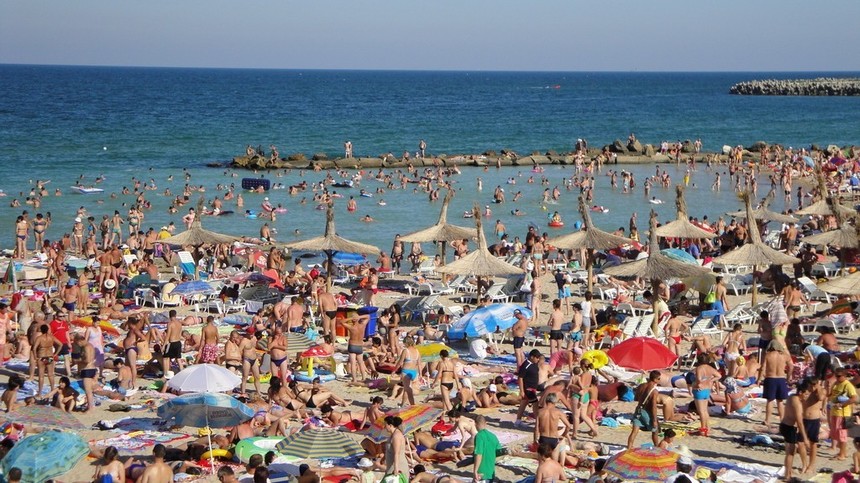 FPTR: Numărul turiştilor de pe litoral a crescut cu 11% faţă de 2015, dar durata unui sejur a scăzut