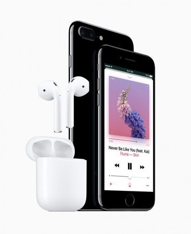 
QuickMobile a vândut în trei zile telefoane iPhone7 şi 7 Plus de 1 milion de euro
