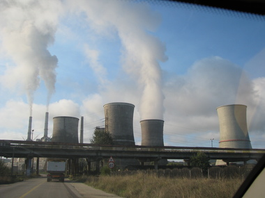Complexul Energetic Oltenia are de încasat 2,3 milioane lei de la Transelectrica şi îi datorează 1,3 milioane lei. Companiile vor face o compensare a datoriilor
