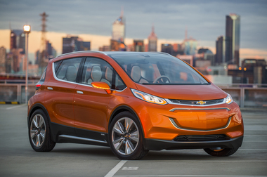 General Motors a fixat preţul de pornire al unei maşini electrice Chevrolet Bolt la circa 37.500 dolari, sub media pentru maşinile clasice noi
