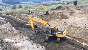 CNADNR decalează termenul de finalizare a lucrărilor pe lotul 3 al autostrăzii Sibiu-Orăştie din cauza ploilor 