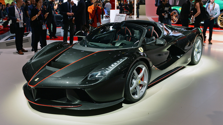 Ferrari a epuizat seria supermaşinilor Aperta, la preţul de 2,1 milioane dolari, înainte de prezentarea publică