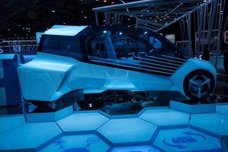 Salonul Auto de la Paris: Conceptul Toyota FCV Plus lasă motoarele pur electrice în urmă şi vine cu o propulsie revoluţionară pe bază de hidrogen