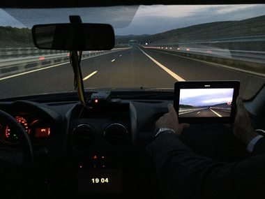 CNAIR anunţă oficial că lotul 3 al autostrăzii Sibiu-Orăştie se deschide circulaţiei la ora 14.00, fiind refăcut în regie proprie. Homor: Este un mod de a sancţiona constructorii neserioşi