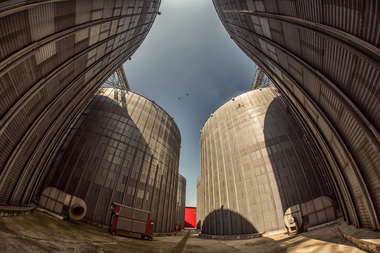 Capacitatea de depozitare a cerealelor din România a crescut cu 34% în ultimii cinci ani, până la 23,3 milioane tone. Marii traderi de cereale au acaparat cea mai mare parte a depozitelor