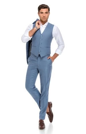 Piaţa românească a costumelor făcute la comandă a ajuns la peste 20 de milioane de euro în acest an