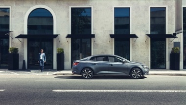 Renault lansează noul Megane sedan în România, cu preţuri care încep la 14.800 euro 