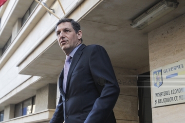 Borc, despre conversia creditelor în franci elveţieni: Cei care au luat credite în lei şi plătesc la timp rate sunt clar defavorizaţi