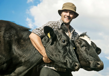 Crescătorii de bovine vor primi, în plus, între 88 şi 93 de euro pentru fiecare animal pentru care au primit subvenţii în 2015
