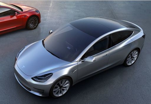 Tesla va introduce sisteme de conducere autonomă pe toate automobilele sale