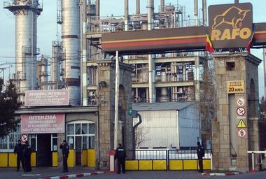Ultimii 348 de angajaţi ai RAFO Oneşti vor fi concediaţi colectiv. Rafinăria a intrat în insolvenţă, cu un program de reorganizare