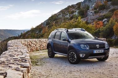 Noul model Dacia Duster cu cutie automată de viteze va fi disponibil în România din februarie 2017 - FOTO
