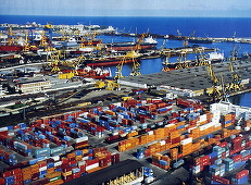 Traficul de mărfuri prin porturile româneşti de la Marea Neagră a crescut cu aproape 3%, în primele zece luni, la 49,1 milioane tone
