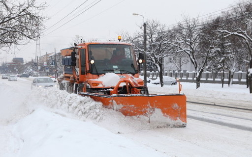 Ministrul Transporturilor: Suntem acoperiţi în totalitate pentru deszăpezire. CNAIR va avea la începutul anului viitor utilaje proprii de deszăpezire