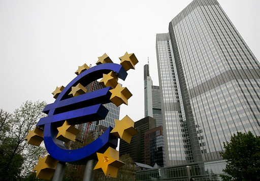 Studiu: Dobânzile negative nu au pus capăt obsesiei de economisire a europenilor